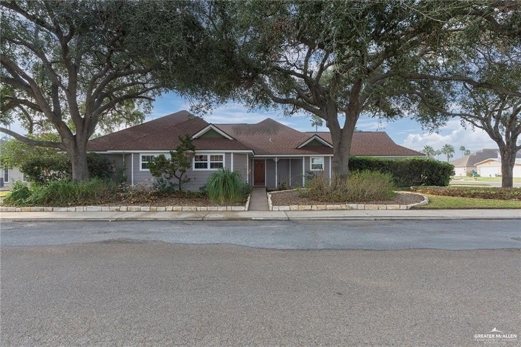 419 Country Club Drive – photo 2