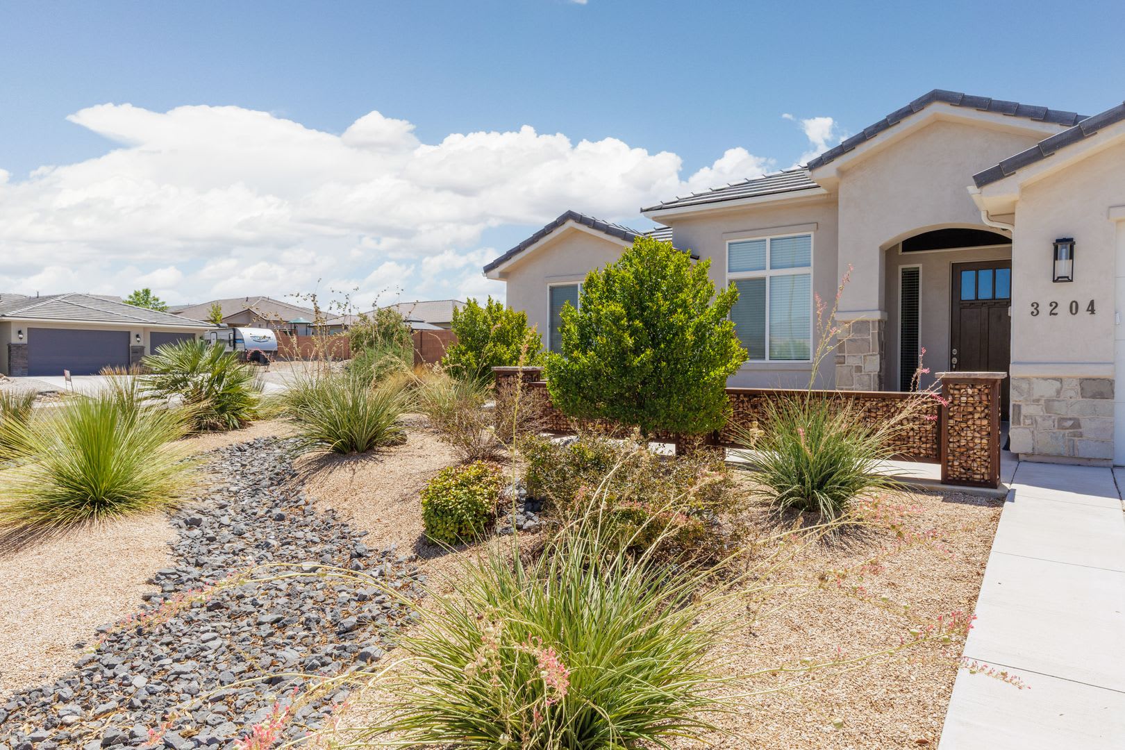 Custom 4 bedroom Single Story. Crimson Cliffs boundaries. – photo 4