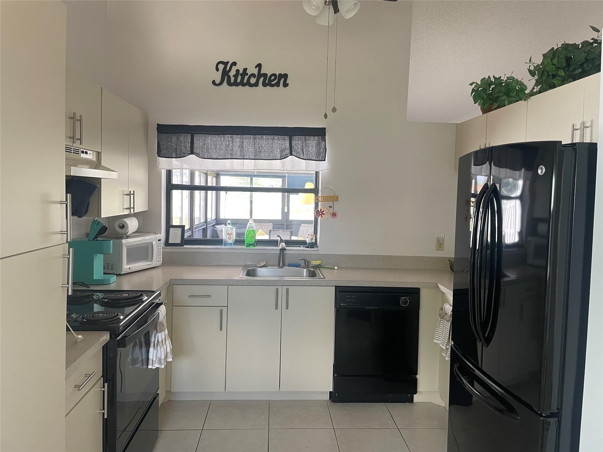 5675 Northpointe Lane – photo 4