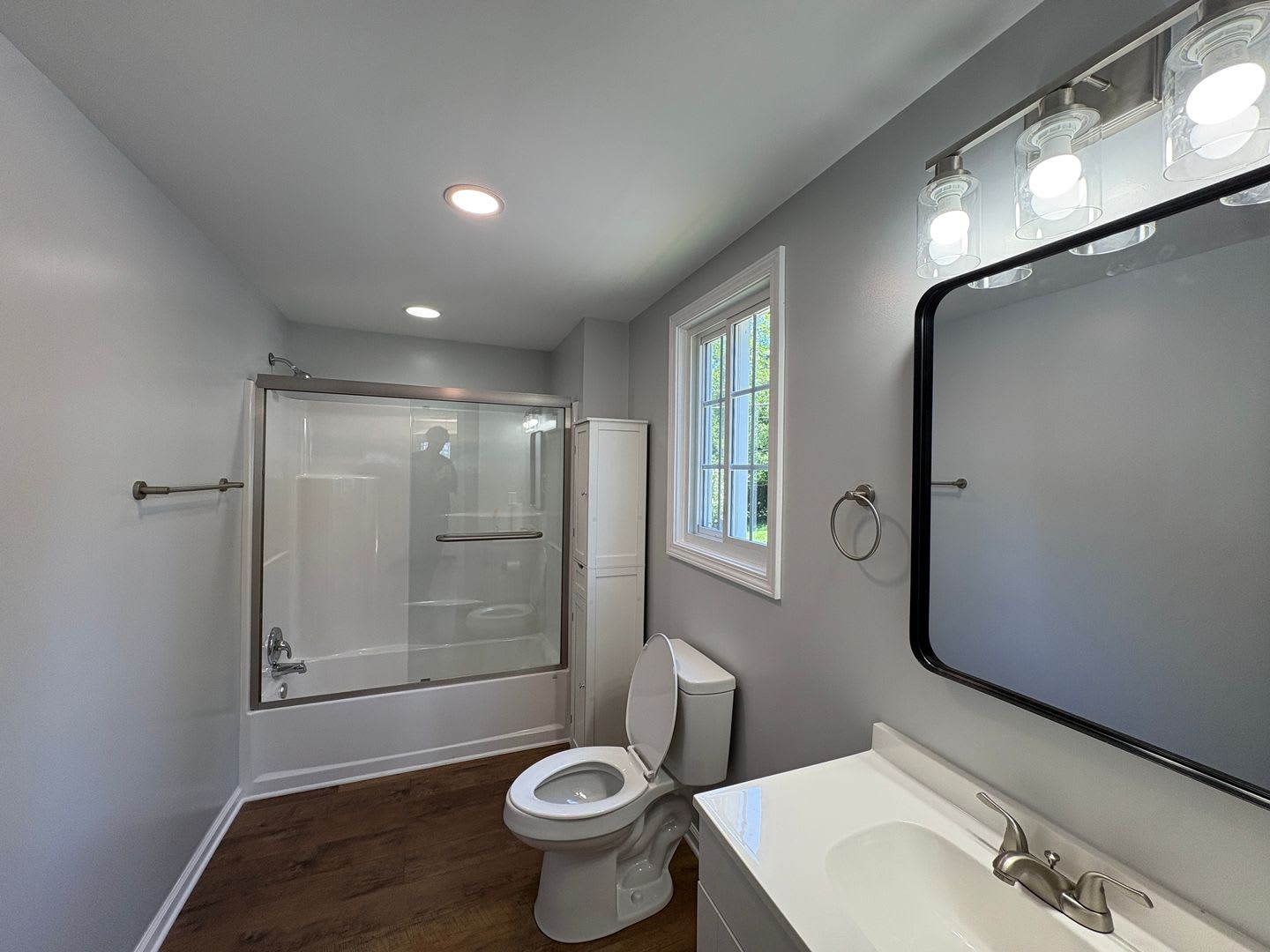Modern Comfort Meets Small-Town Charm at 206 Hillcrest – photo 5