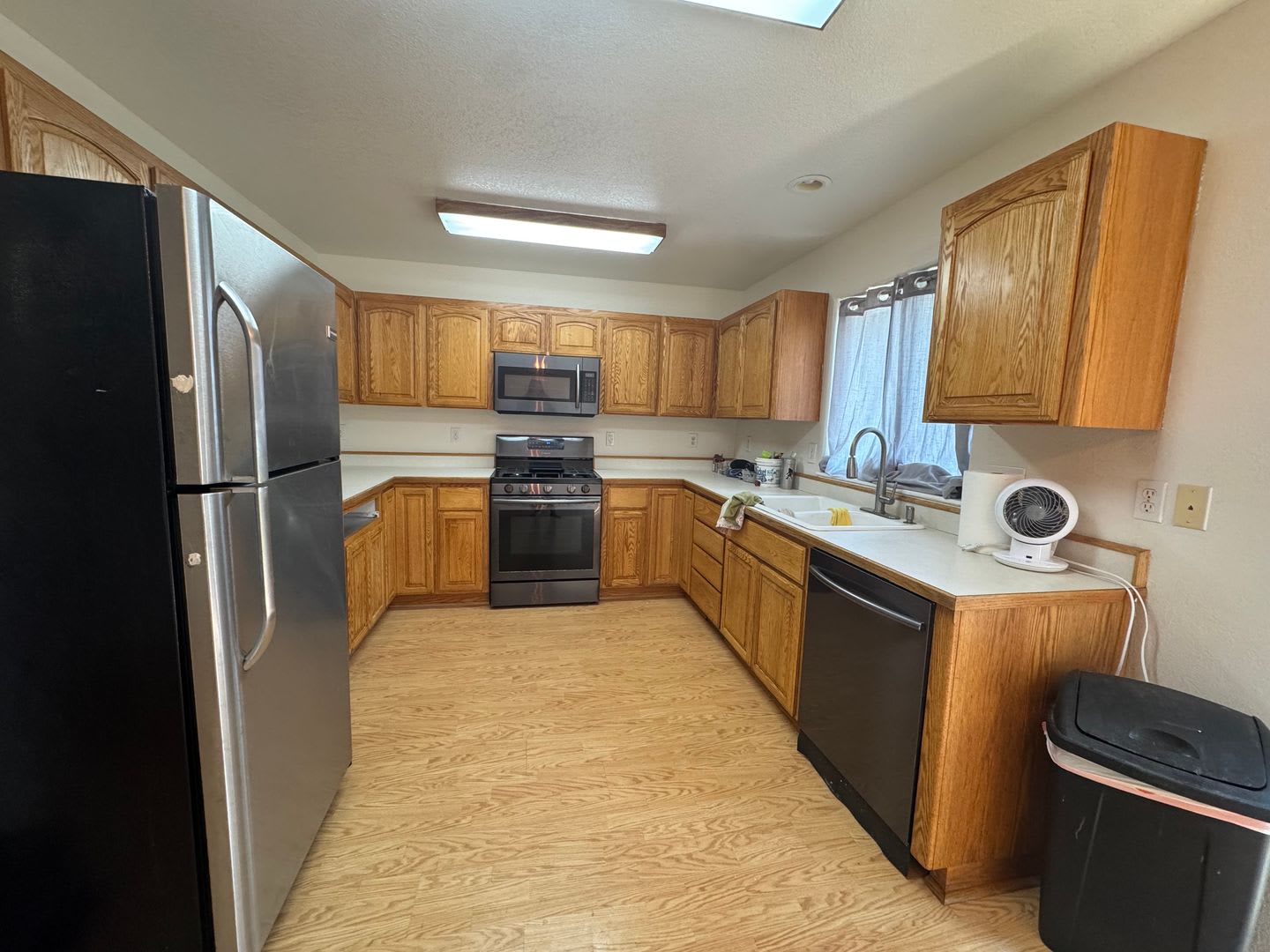 3 bedroom Home in Sutherlin – photo 3