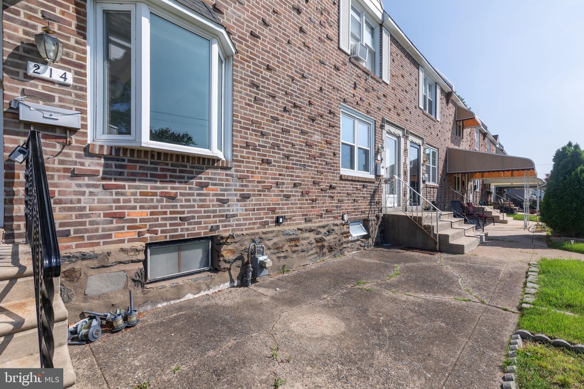 214 Westbridge Road – photo 3