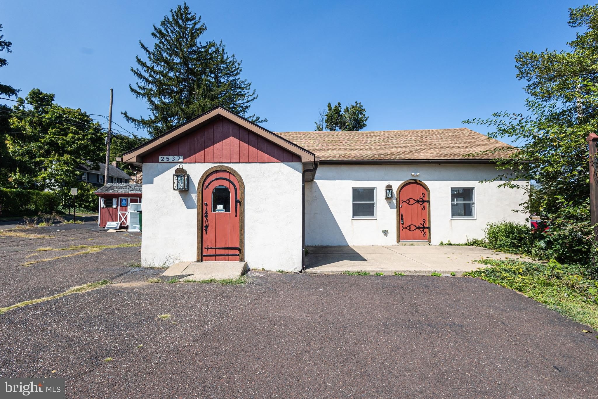 2537 BOGARTS TAVERN Road – photo 1