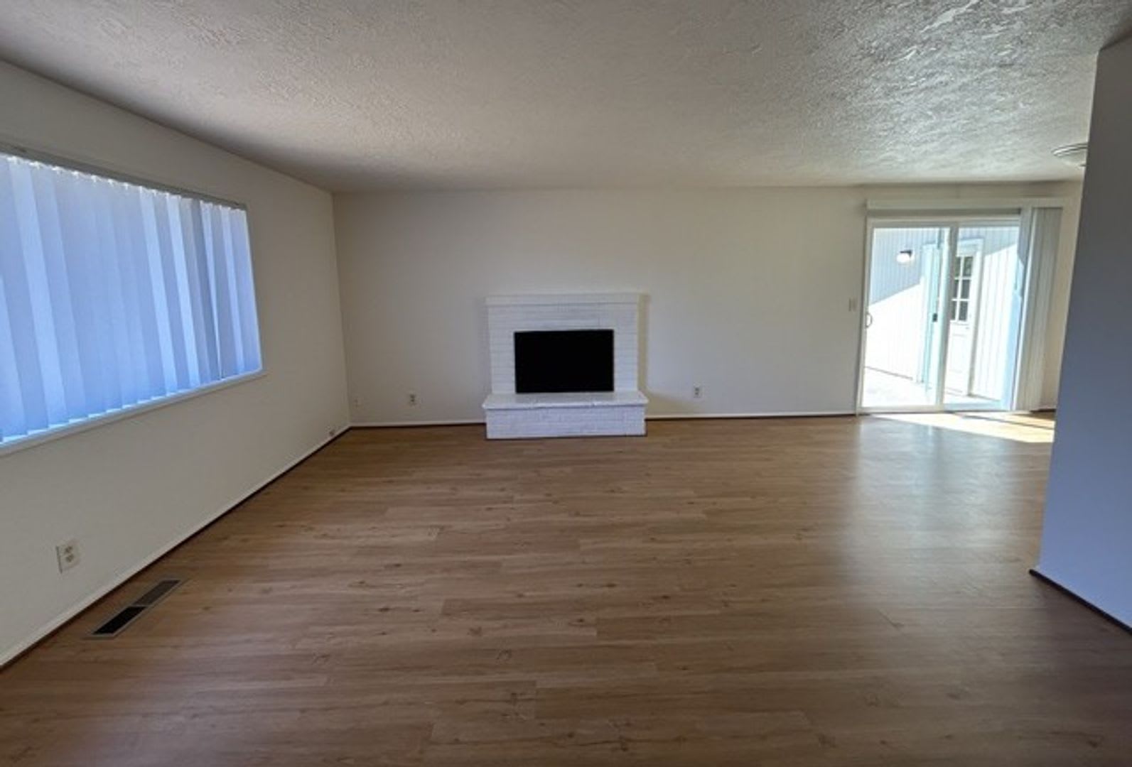 3Bd/1Ba Single Story House – photo 3