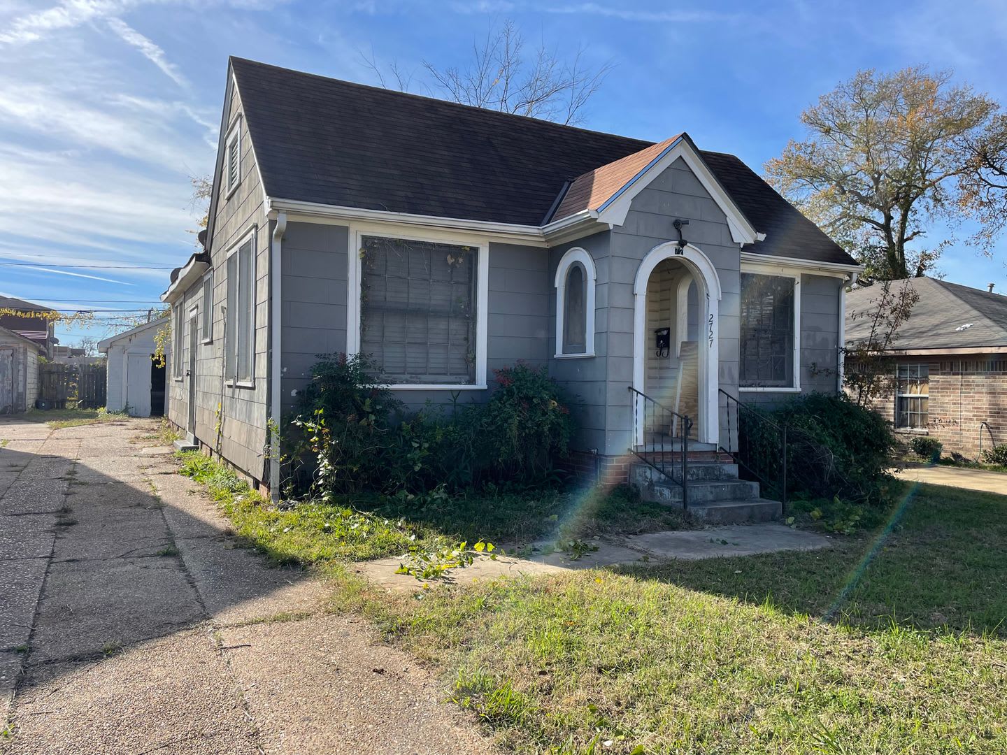 Beautiful 3 Bedroom Home With Central Air – photo 1