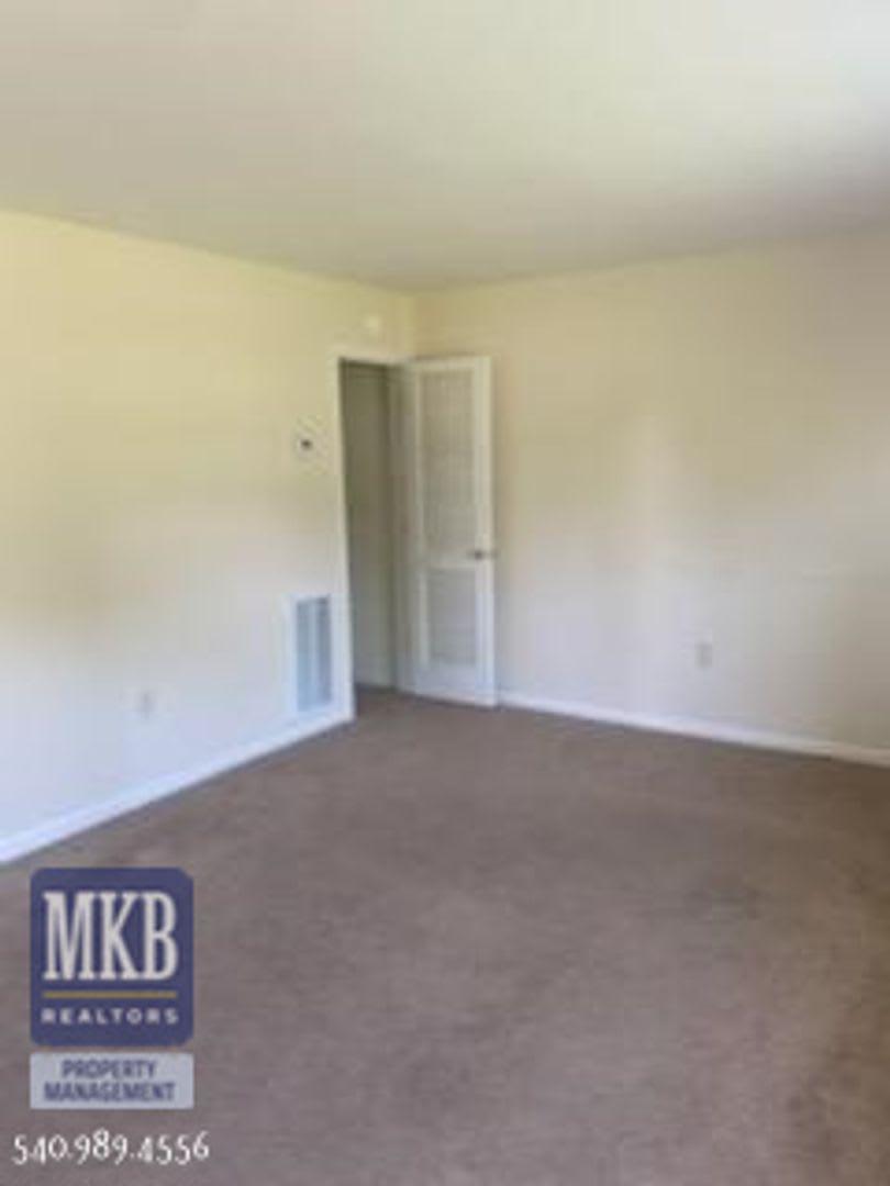 526 Albemarle – photo 5