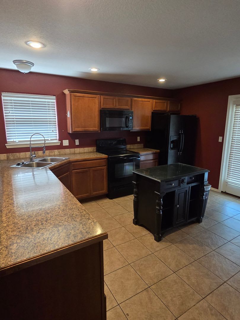 MUST SEE CHARMING HOME! – photo 2