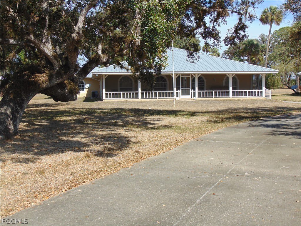 1092 Riverbend Drive – photo 1