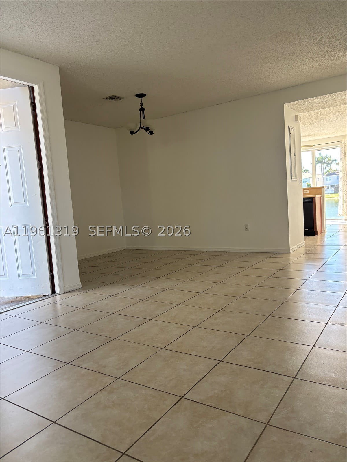 1044 NE 42nd Ter – photo 3