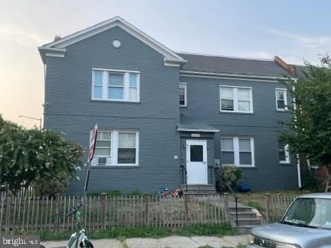 1600 E Street NE – photo 1