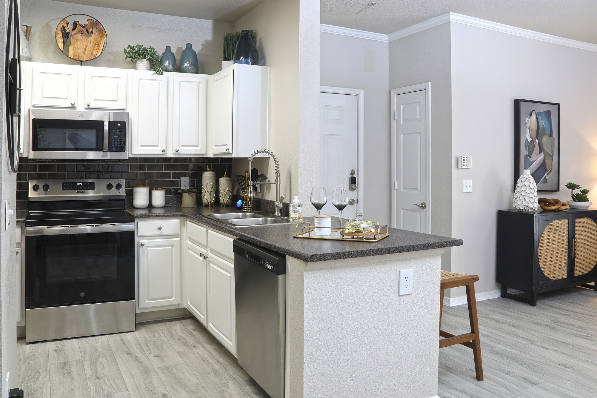 Sky at P83 Apartments – photo 3