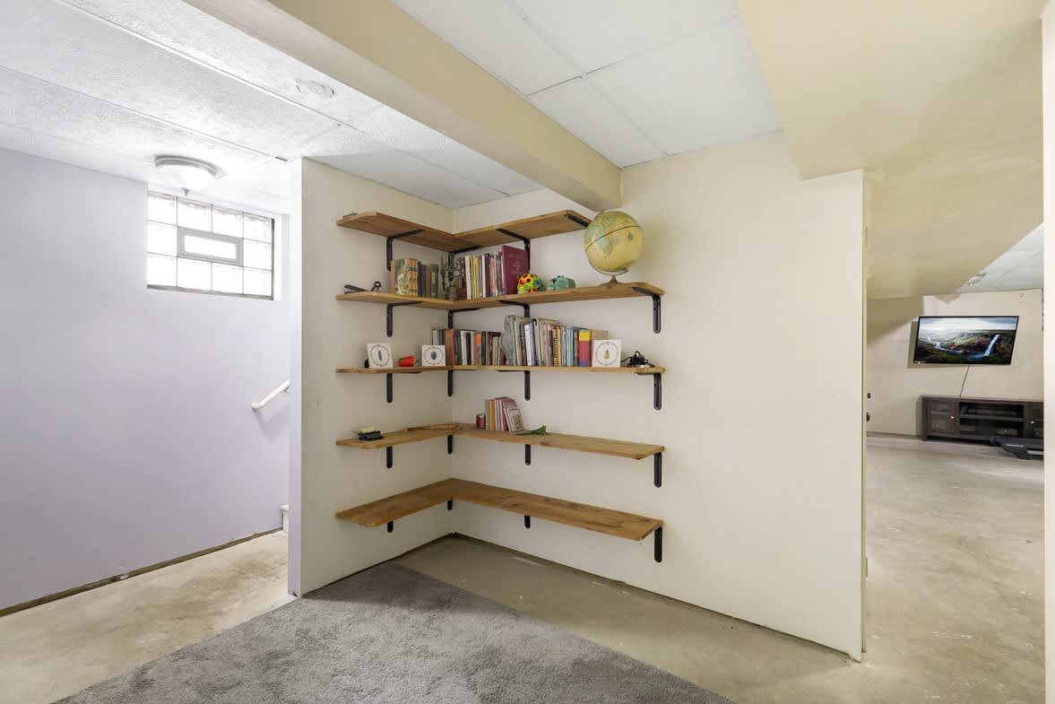 582 State Street – photo 2