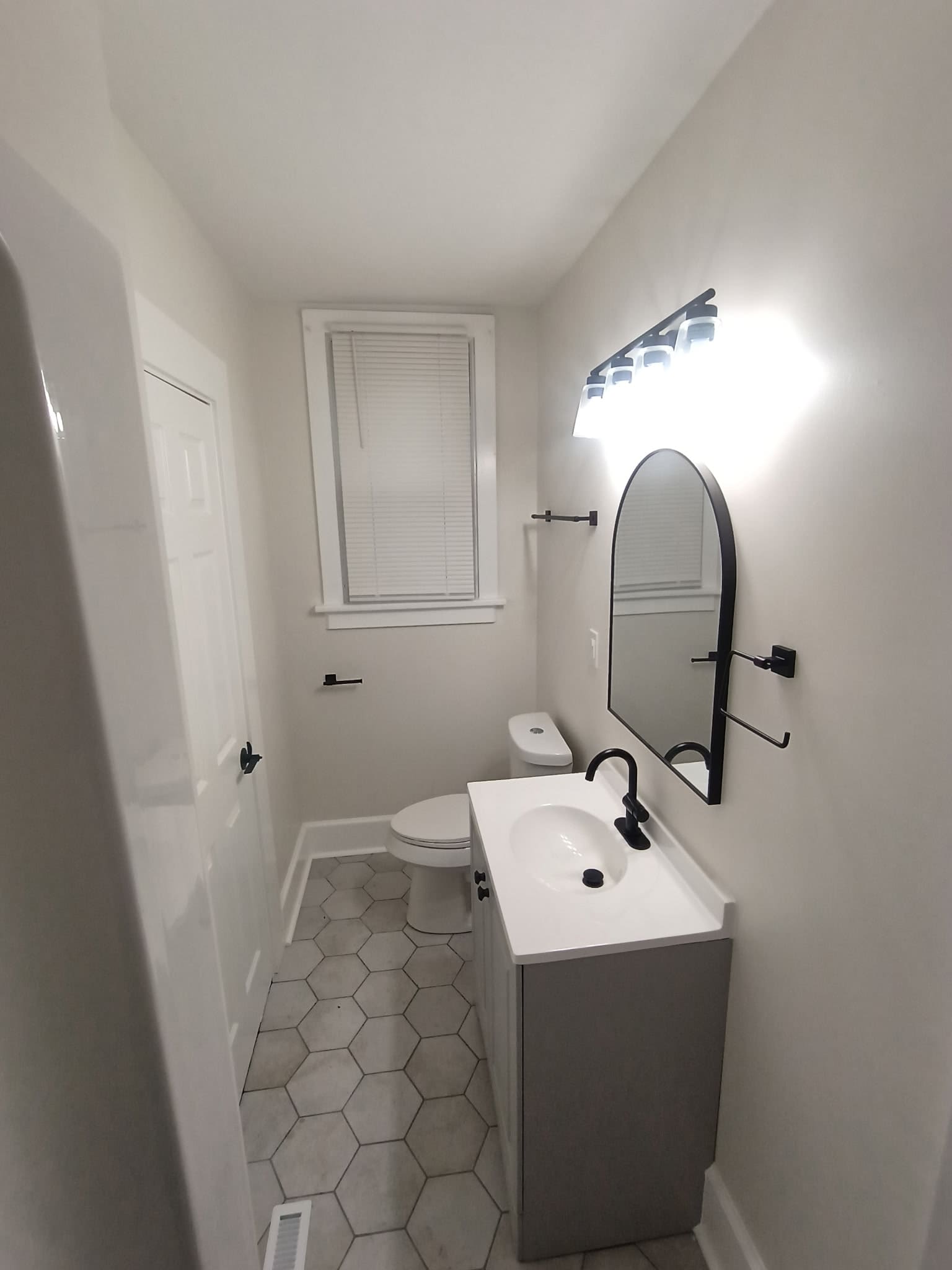 813 E Wayne St – photo 4