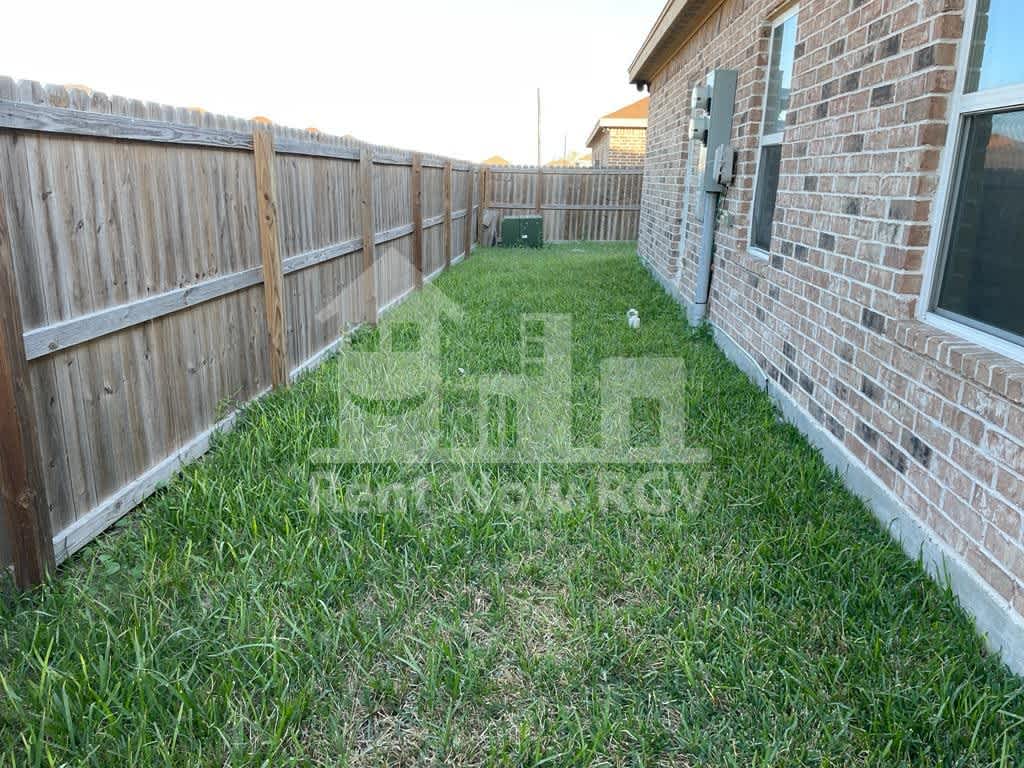 1022 Escondido Ln E – photo 4