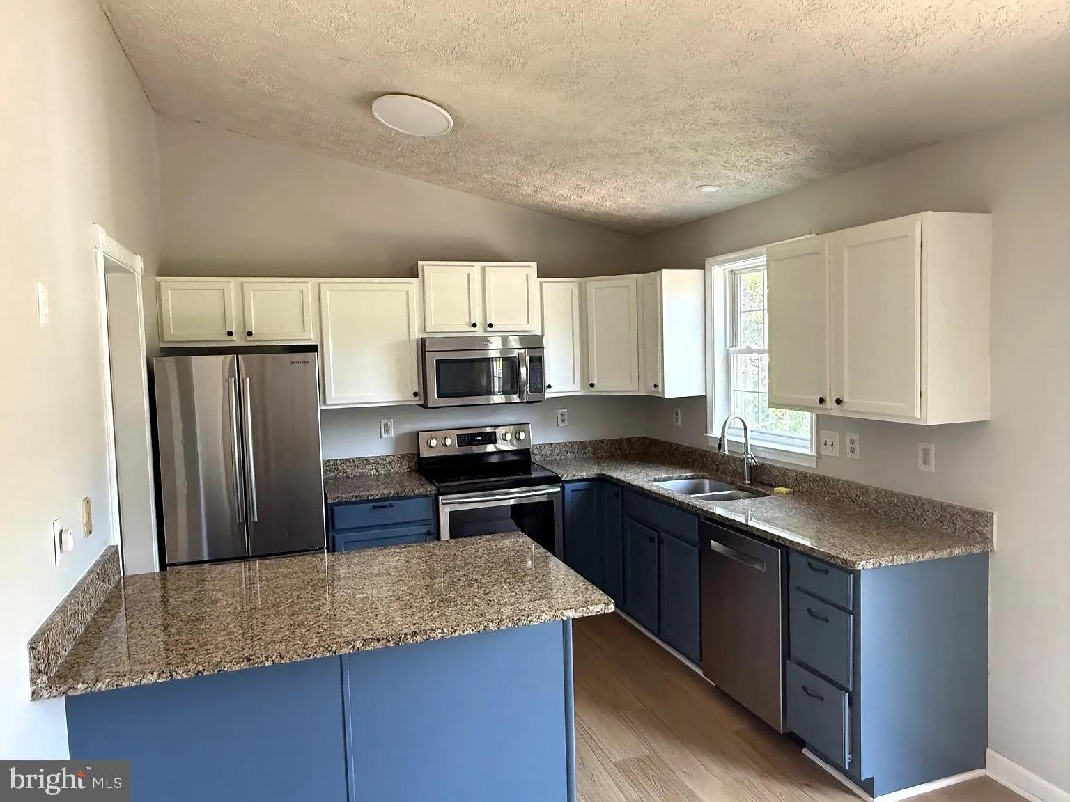 11512 WOODLAND VIEW Drive – photo 4