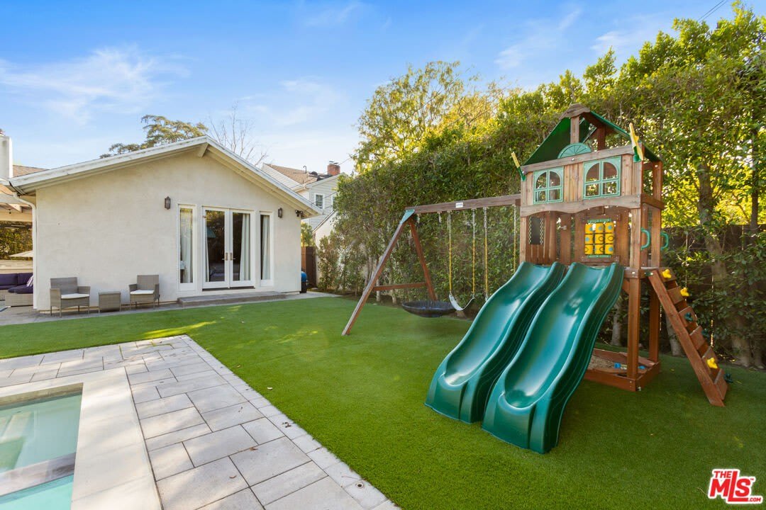12419 Sarah St – photo 3