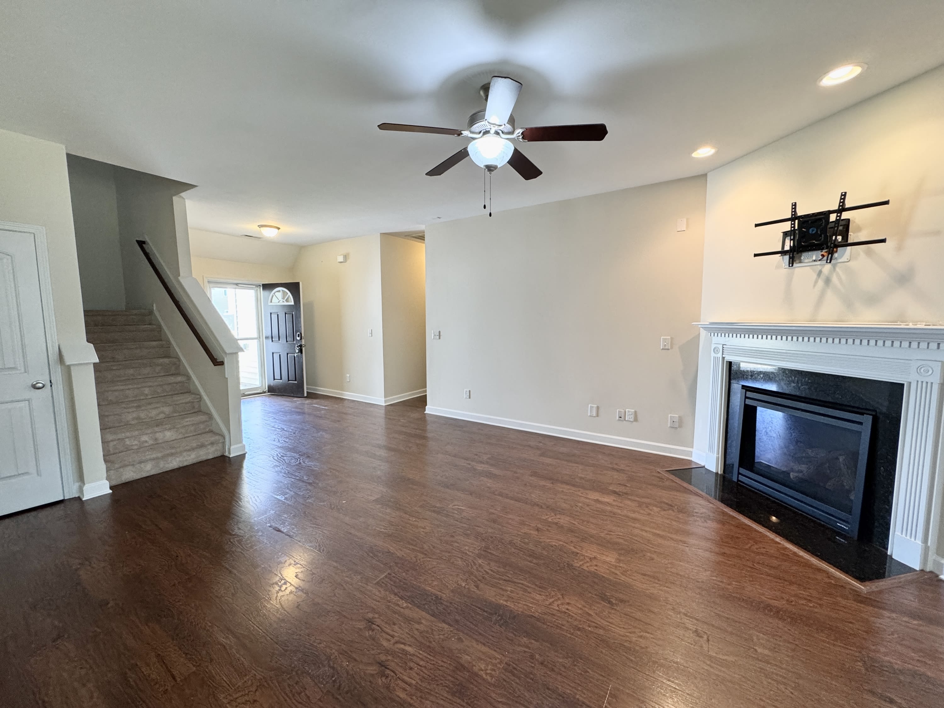 1012 Ronald Reagan Drive – photo 5