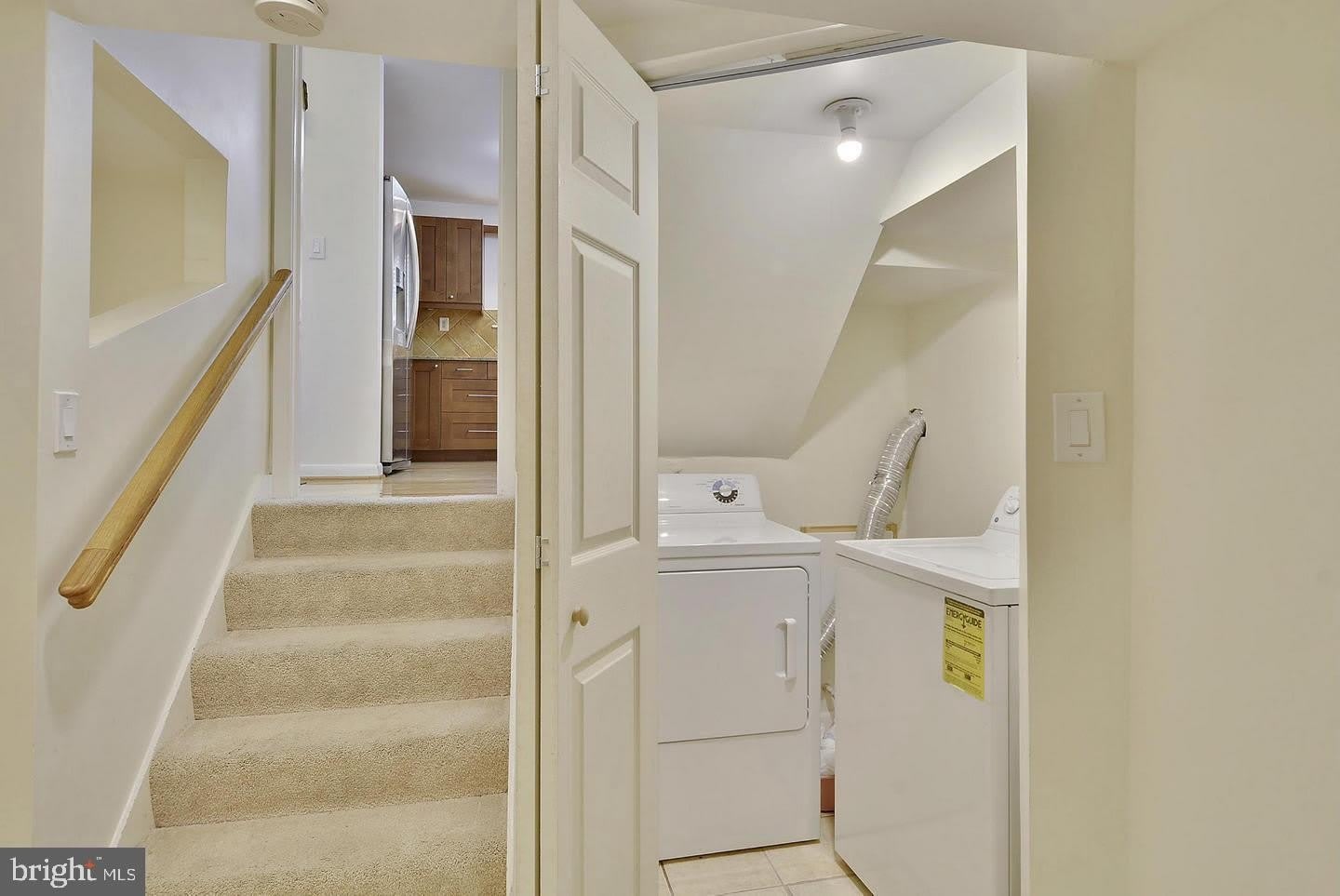 717 HILLSBORO DR – photo 5
