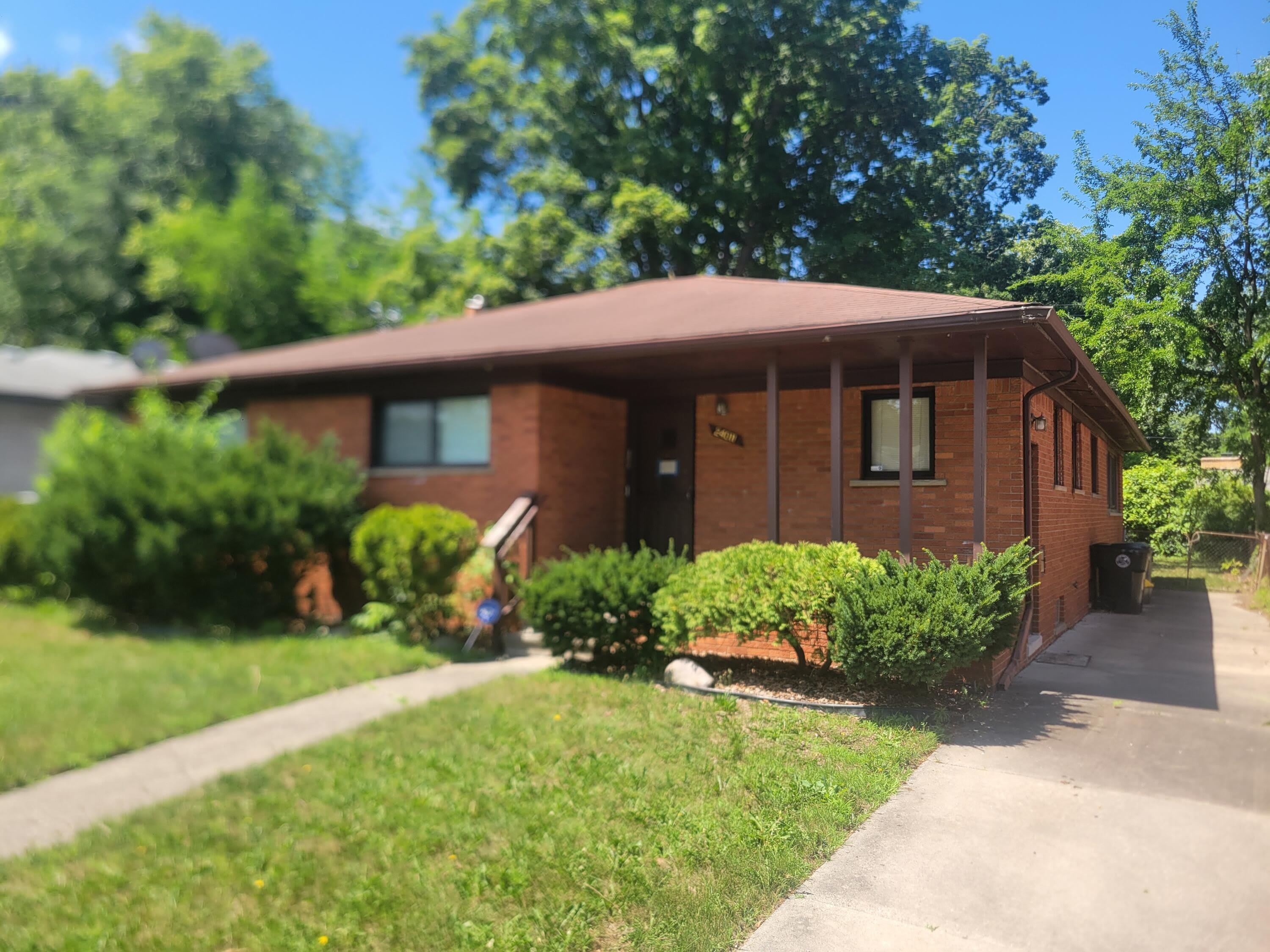 24011 Seneca Street – photo 1