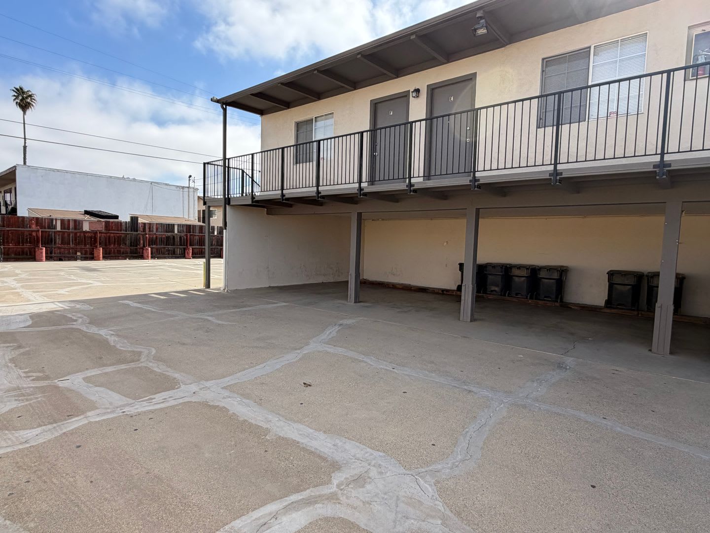 311 E. McElhaney Avenue Apartments – photo 5