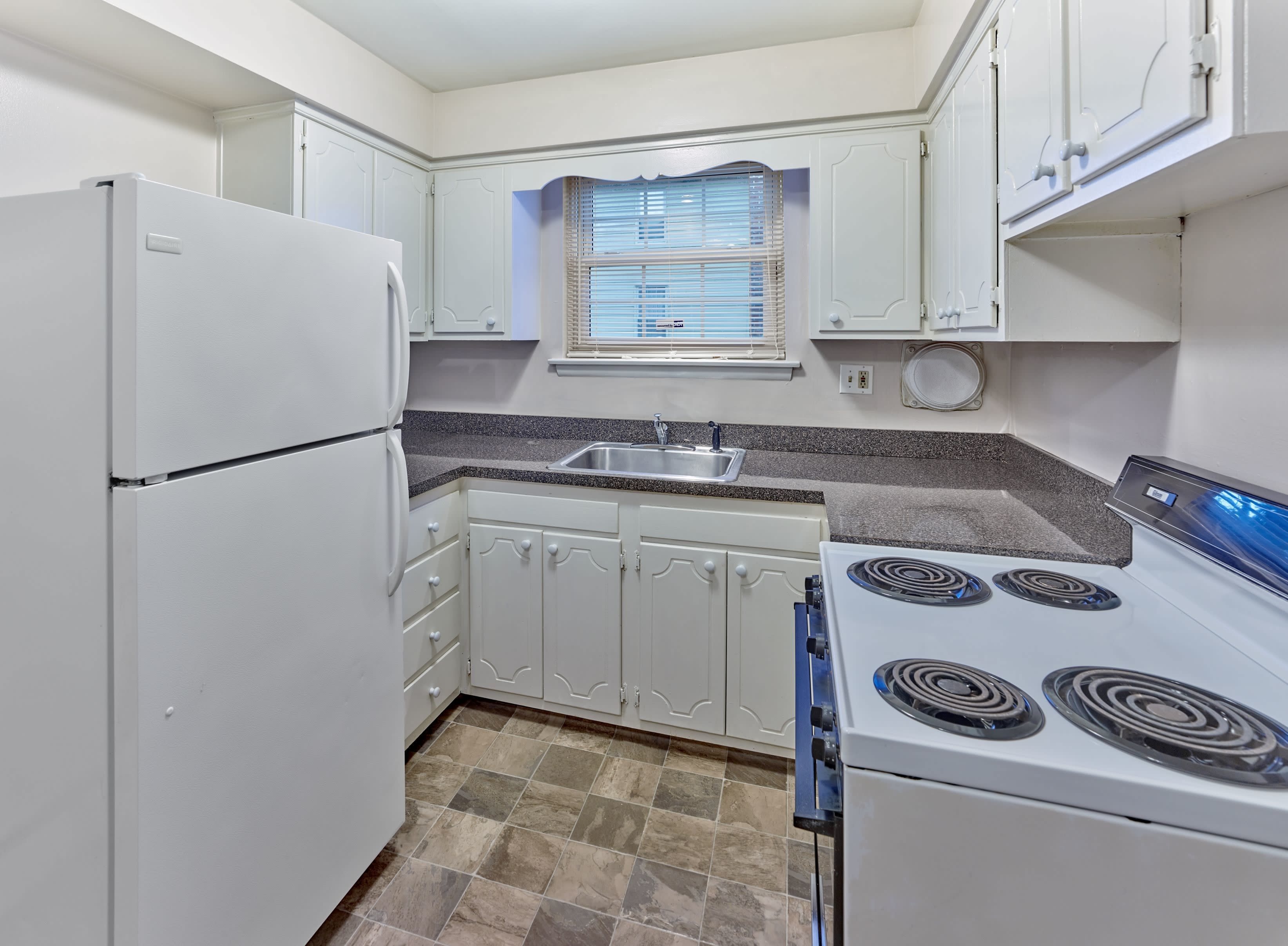 Gladmar Court – photo 1