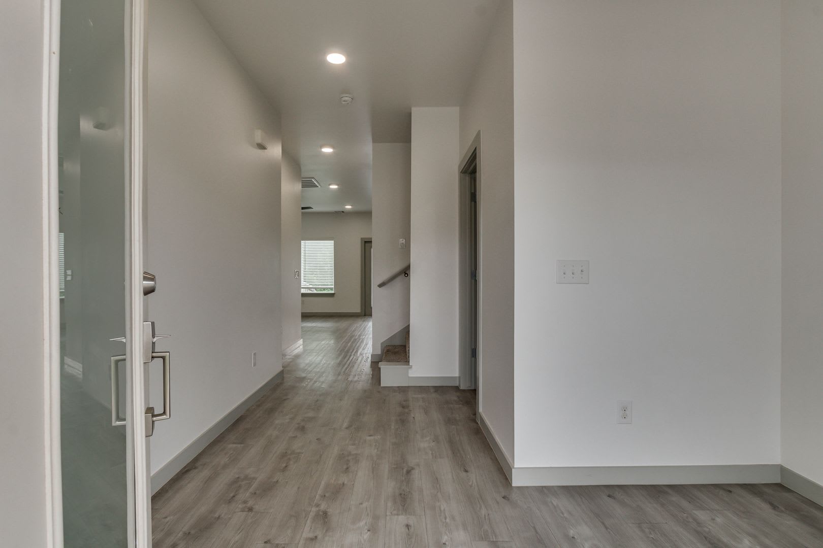 Large 3 Bed 2.5 Bath Duplex Includes Office Space (See Contact Info Below) – photo 5