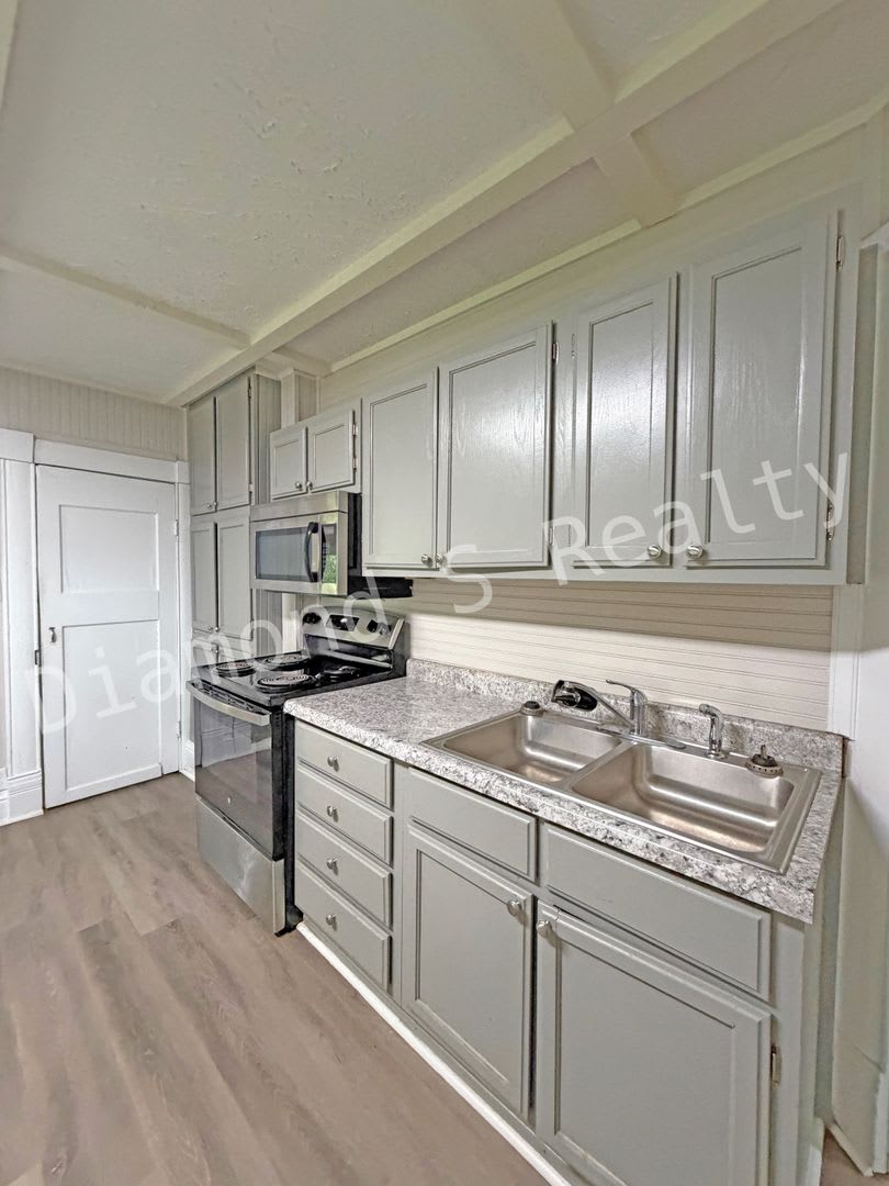 Farmhouse Style 3-Bedroom Home Available! – photo 4