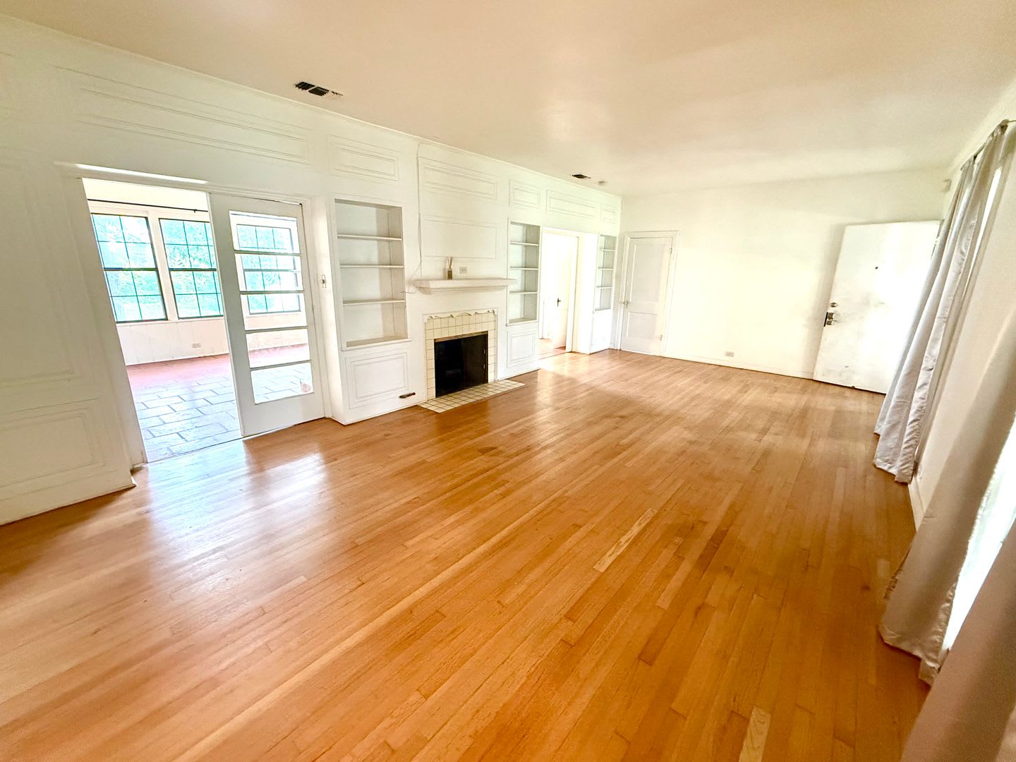 Application Received Move In Special Historic Charm Near Woodlawn Lake 3 Bed 2 Bath Home With Hardwood Floors – photo 4