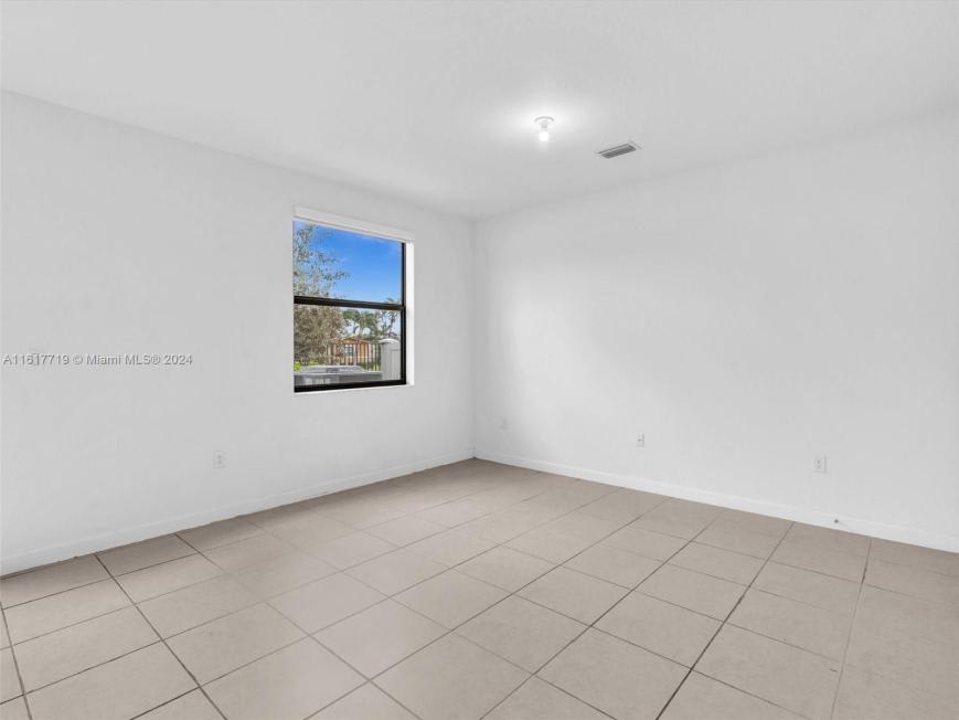20381 NW 4th Ct – photo 4