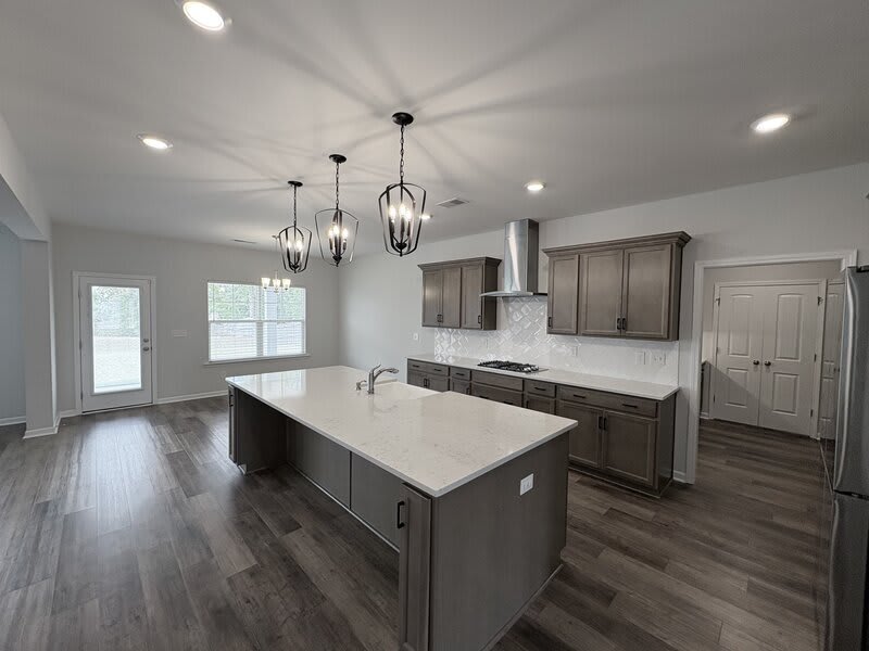 153 Brockway Dr – photo 2