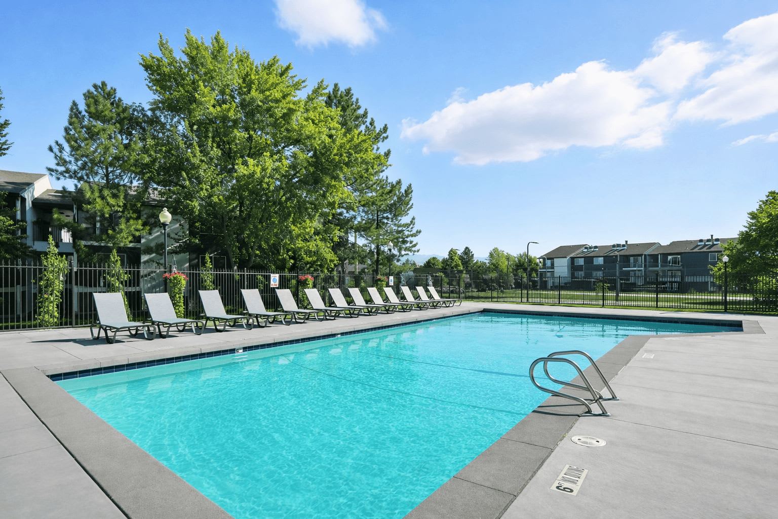 Crossroads Apartments – photo 2