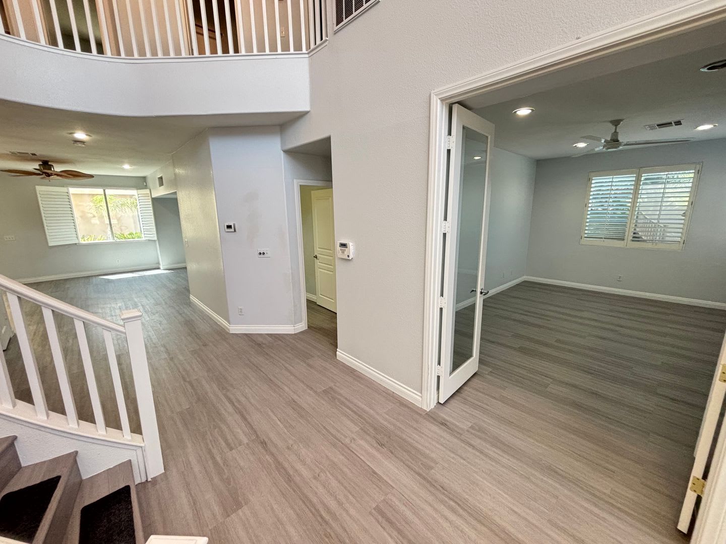 Elegant 4Bed/5Bath/3Car gated residence located near Silverado Ranch – photo 5