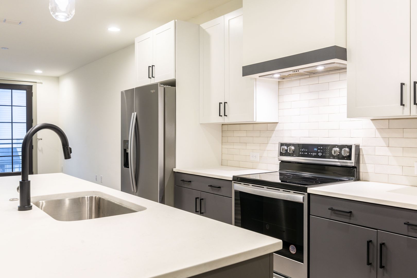 Gorgeous 1 Bed/1 Bath in Edgewood! – photo 5
