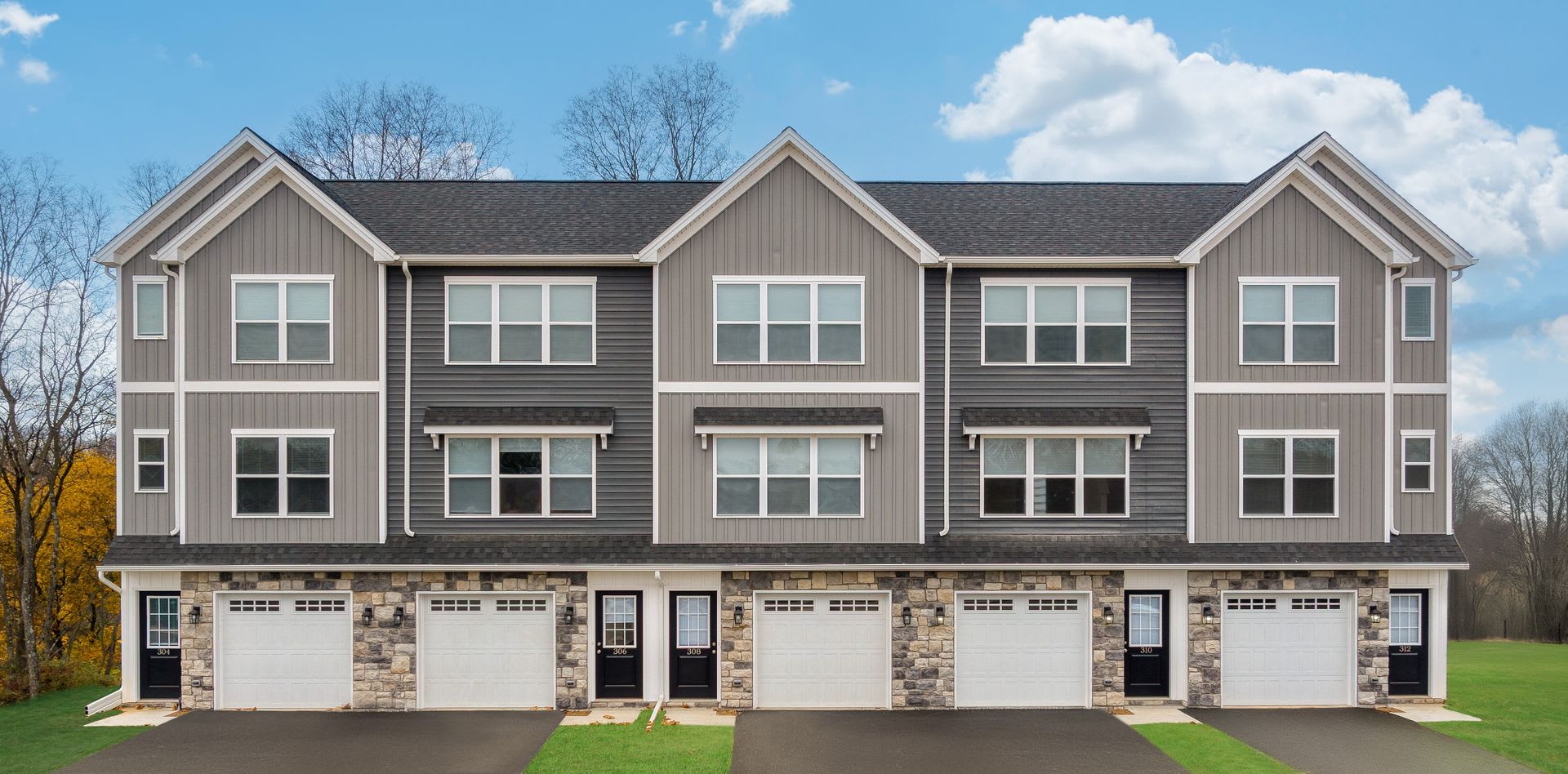 2 Bedroom Townhome with Attached Garage and Office Room in Hampden Township – photo 1