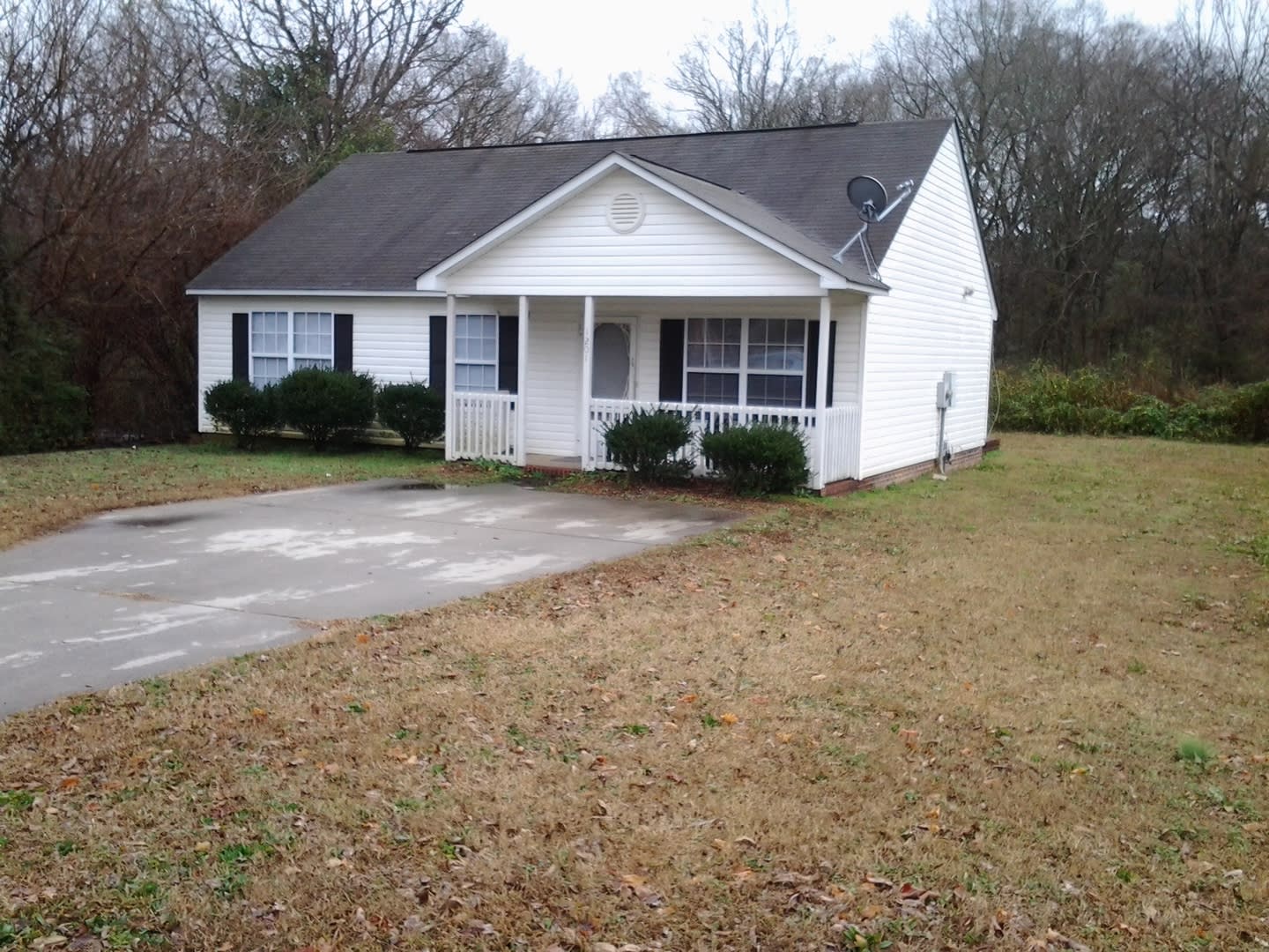 3 Bedroom, 2 Bathroom Home – photo 1
