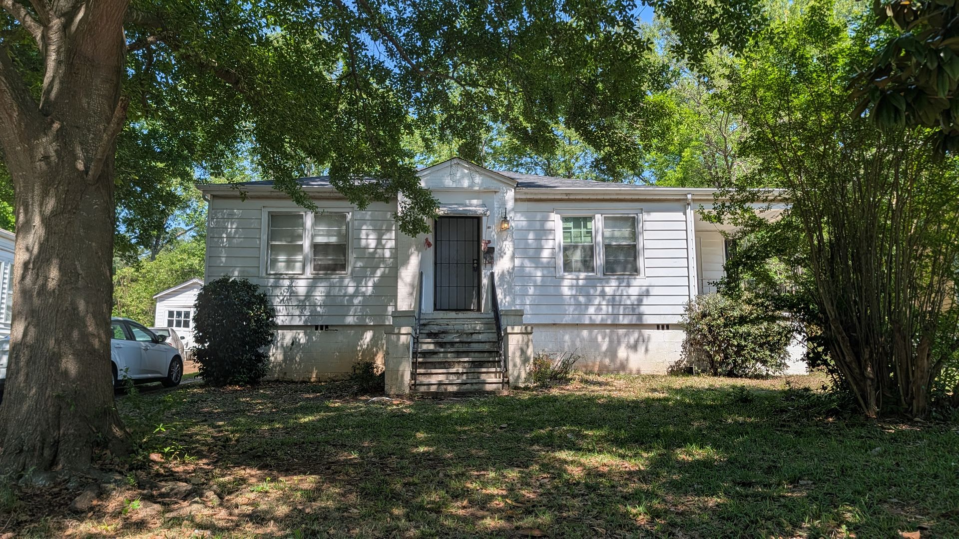Newly Renovated, Large Yard, Extra Storage – photo 1