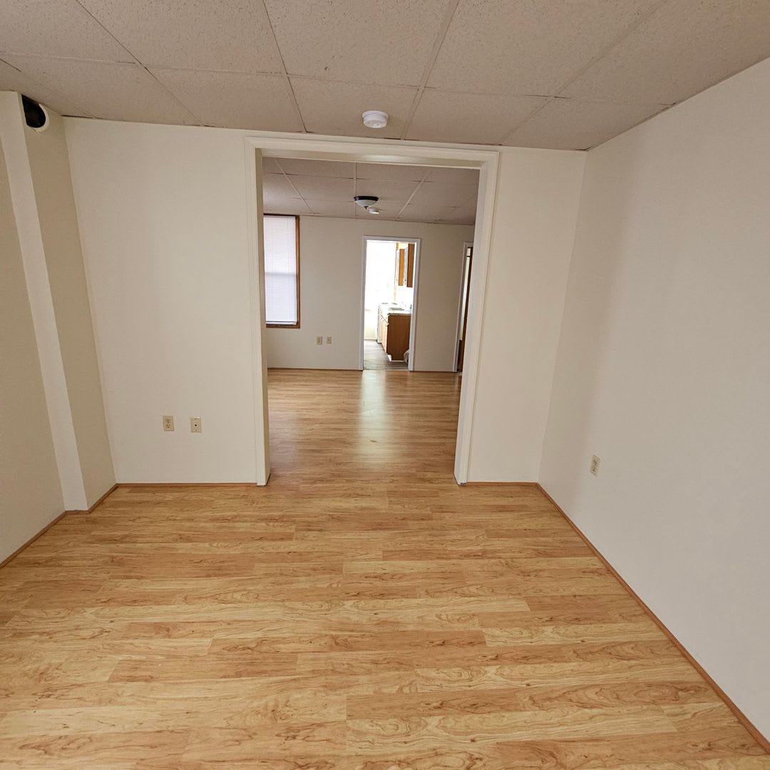 MOTIVATED OWNER JUST LOWERED RENT! 1 Bedroom Apartment on First Floor! – photo 4