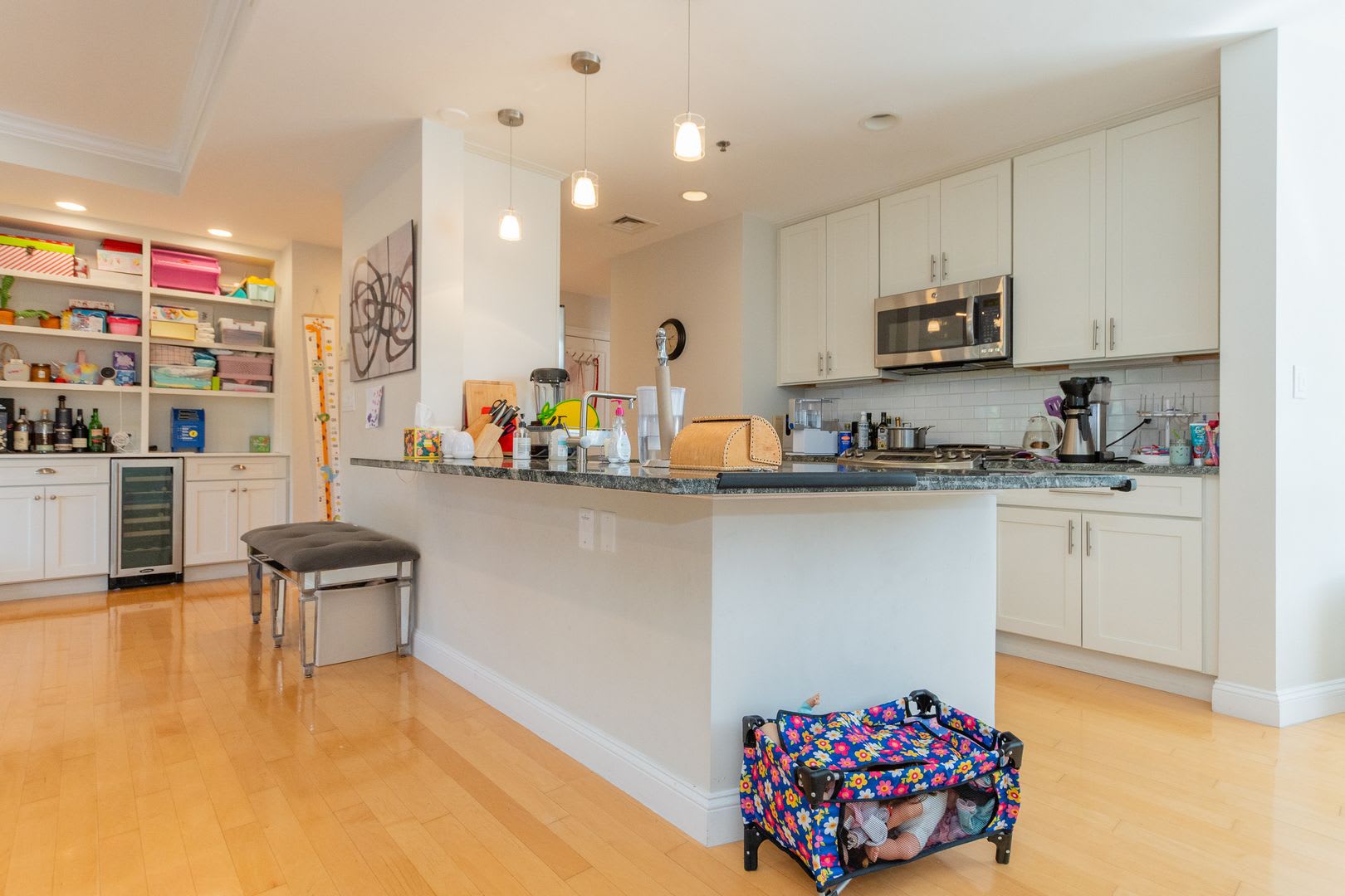 Charming 3 Bedroom-No Broker Fee – photo 3