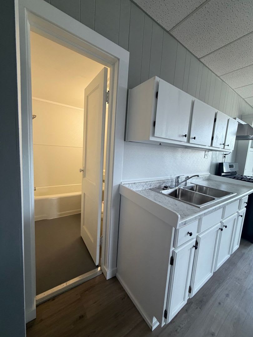 Historic Charm. Modern Comfort: Bright Spaces • Updated Finishes • Walkable Location – photo 4