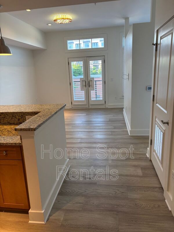 925 Garrett St. SE – photo 2