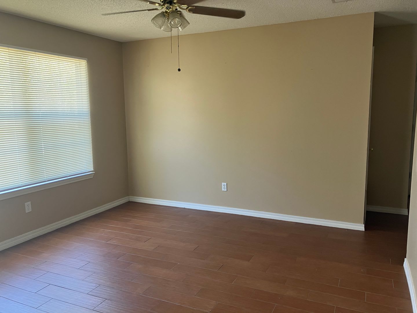 Two Bedroom Unit in Bustling 9 Mile Area including All Utilities but Electricity! – photo 5
