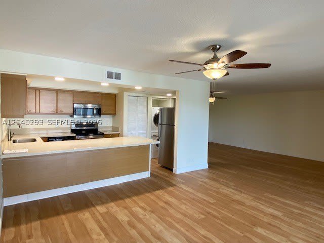 520 Orton Ave – photo 5