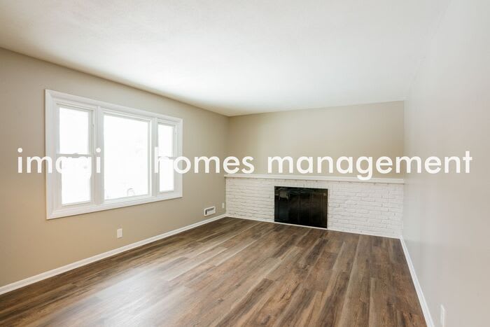 172 150th Street West – photo 3