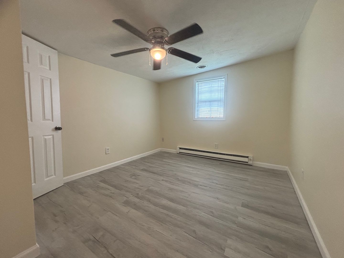 3 Bed 1 Bath Single Family Available Now – photo 5