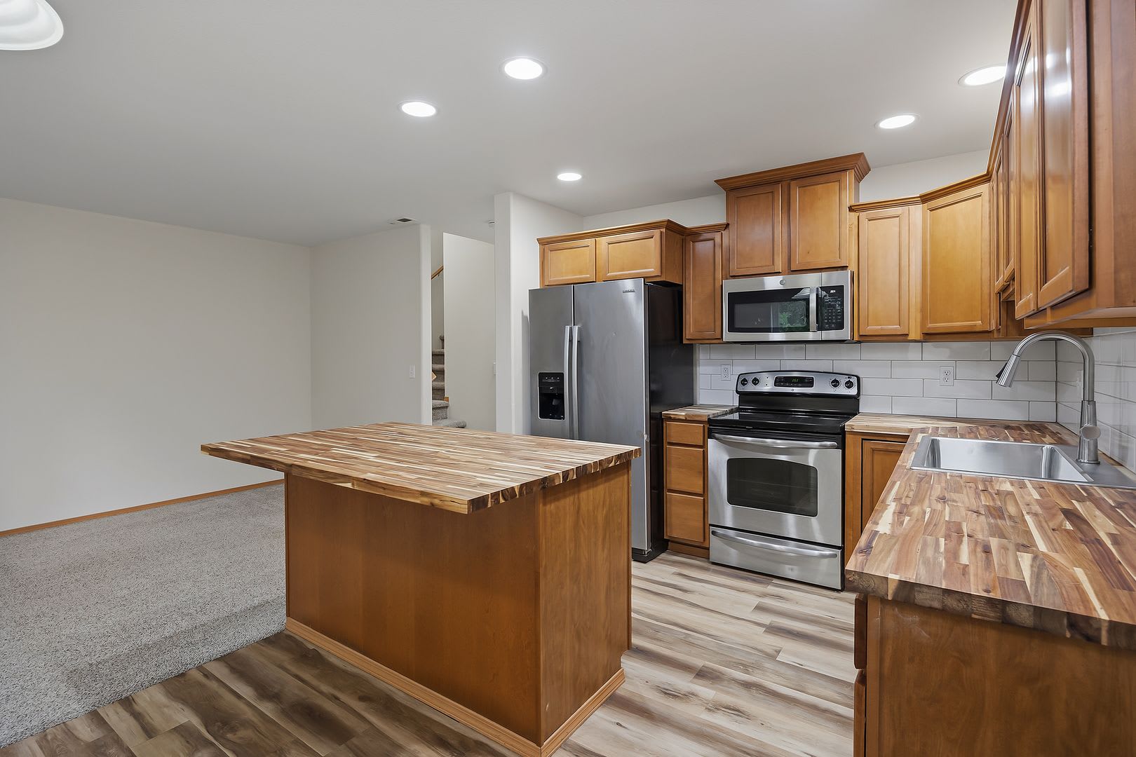 3 Bedroom 2 5 Bath – photo 1