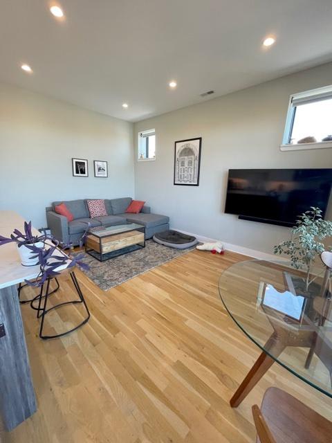 4555 North Ravenswood Ave. – photo 2