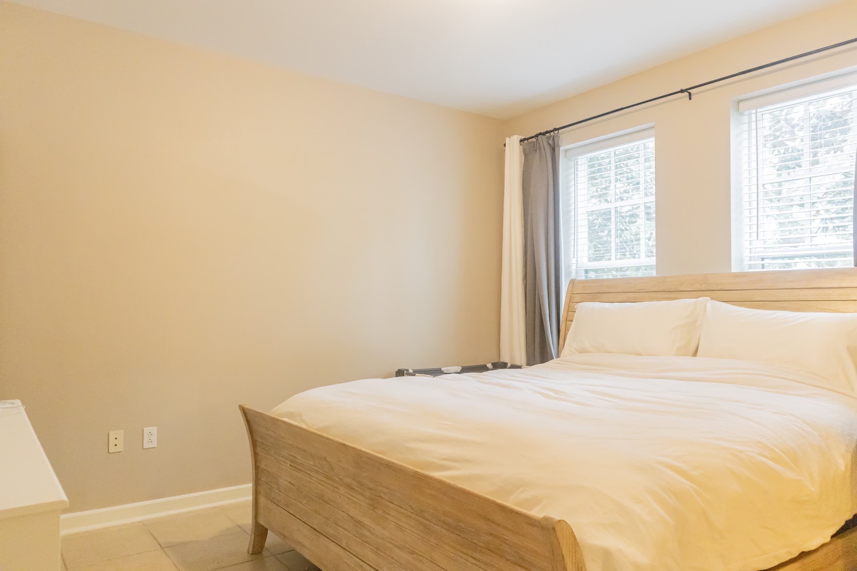 1661 Riverside Avenue – photo 4