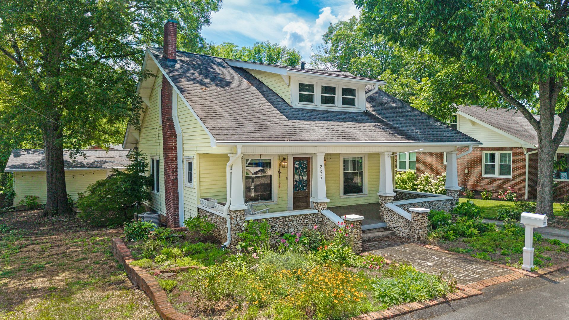 Historic Luxury Home Near Deer Park with Two-Car Garage – photo 2