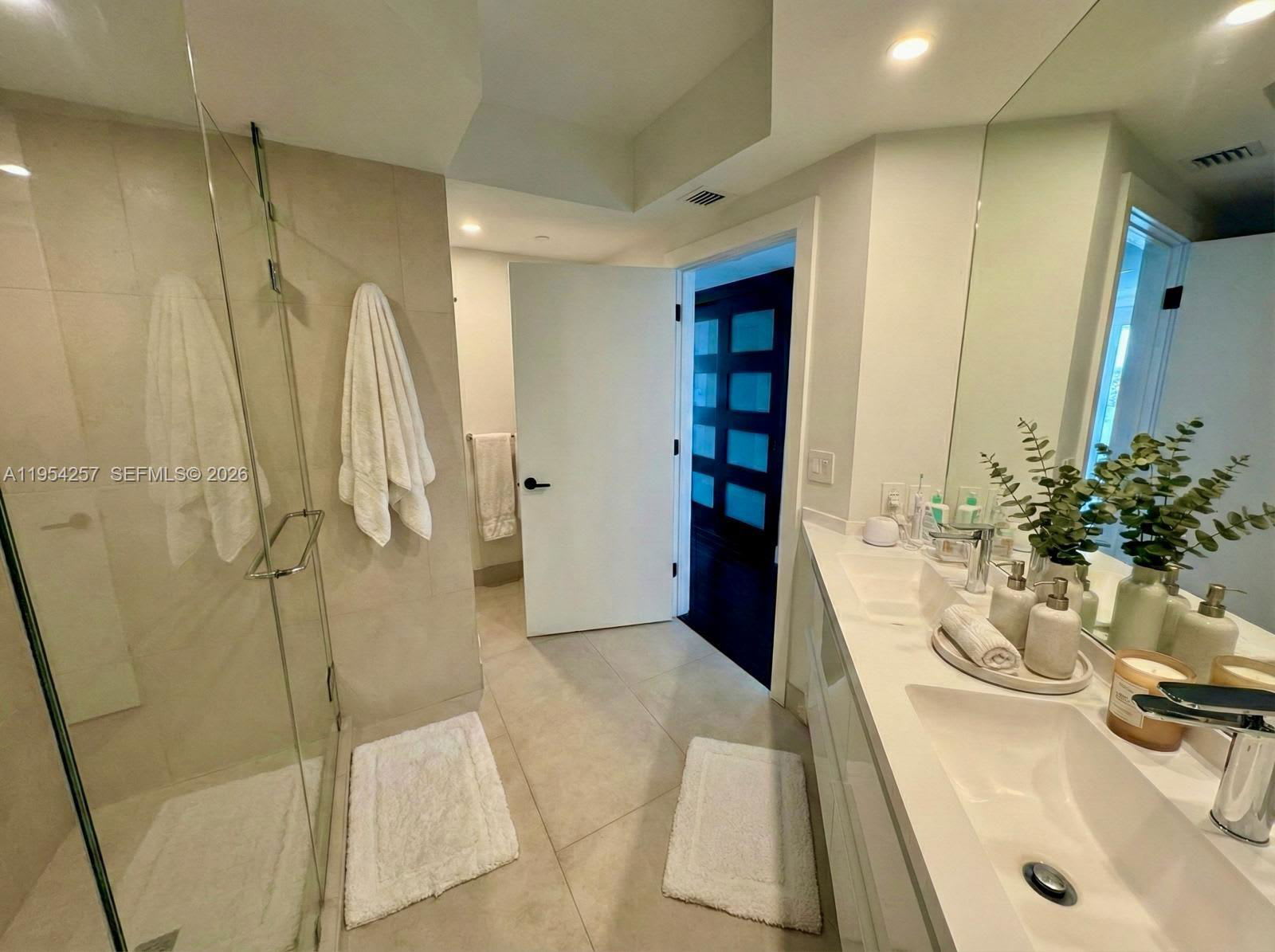 10 Venetian Way – photo 5