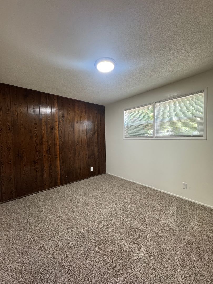 2bd/1ba Home with Garage, Indoor Sauna & Fenced Yard (GEB2) – photo 5